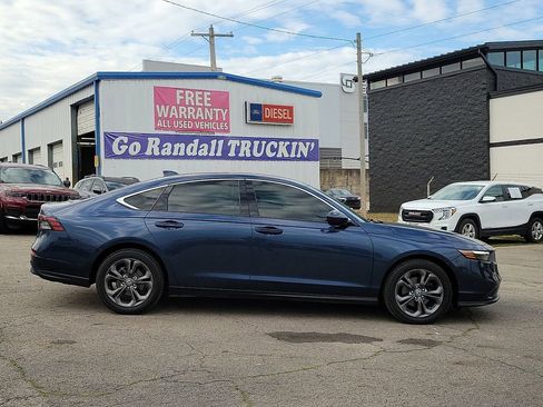 Used 2023 Honda Accord EX image 6