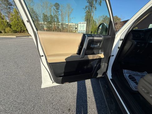 Used 2016 Toyota 4Runner SR5 Premium image 15