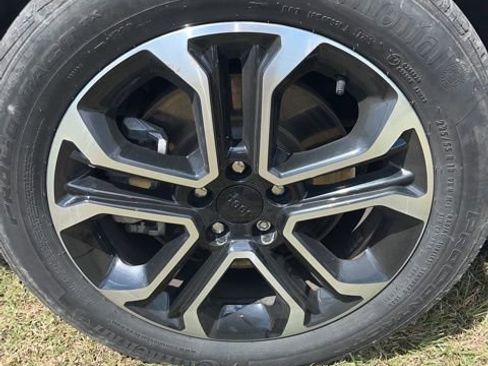 Used 2023 Jeep Compass Limited image 13