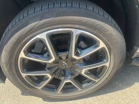 Used 2021 Chevrolet Suburban RST w/ Luxury Package AWD/4WD image 3