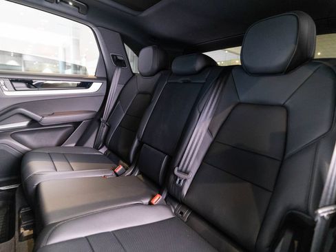 Certified 2026 Porsche Cayenne AWD/4WD image 33