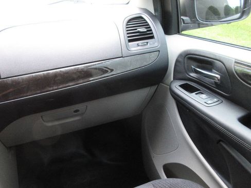 Used 2014 RAM C/V Tradesman FWD image 32