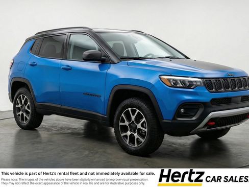 Used 2025 Jeep Compass Trailhawk AWD/4WD image 1