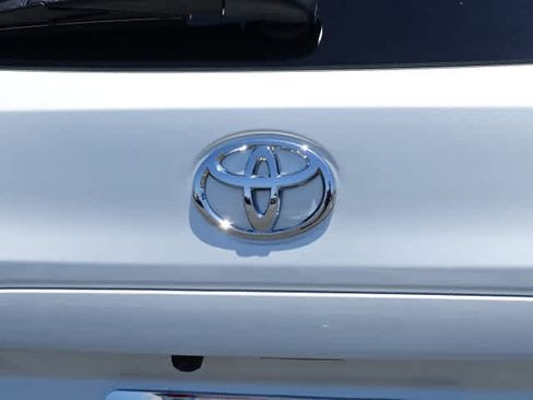 Certified 2023 Toyota Corolla Cross XLE FWD image 8