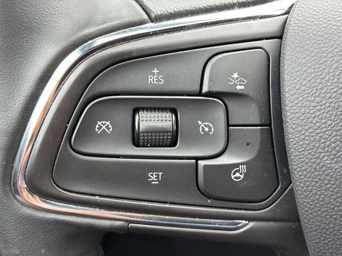 Used 2025 Buick Envista Sport Touring w/ Convenience I Package FWD image 11