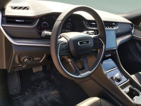 New 2025 Jeep Grand Cherokee Limited RWD image 11