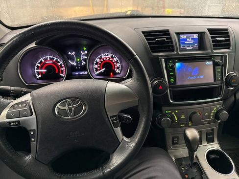 Used 2013 Toyota Highlander SE image 18