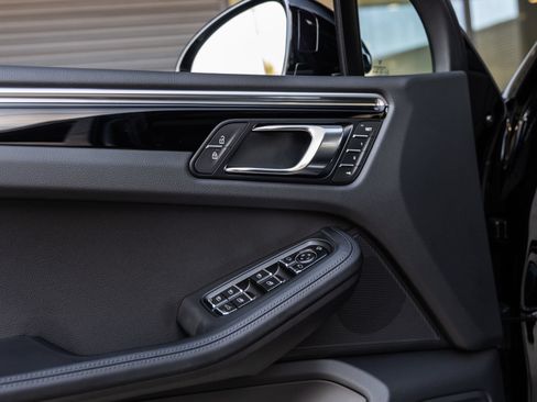 Certified 2026 Porsche Macan AWD/4WD image 20