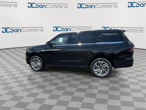 New 2025 Lincoln Navigator Reserve image 5