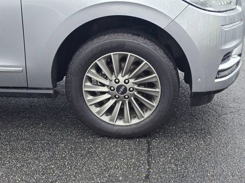 Used 2021 Lincoln Navigator 4WD image 2