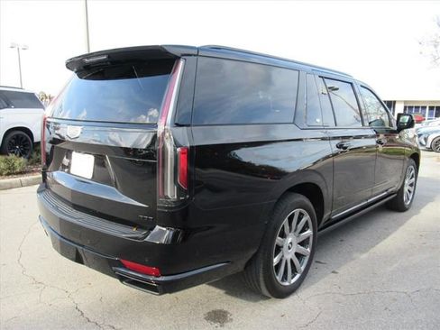 Used 2022 Cadillac Escalade ESV Sport w/ Touring Package image 6