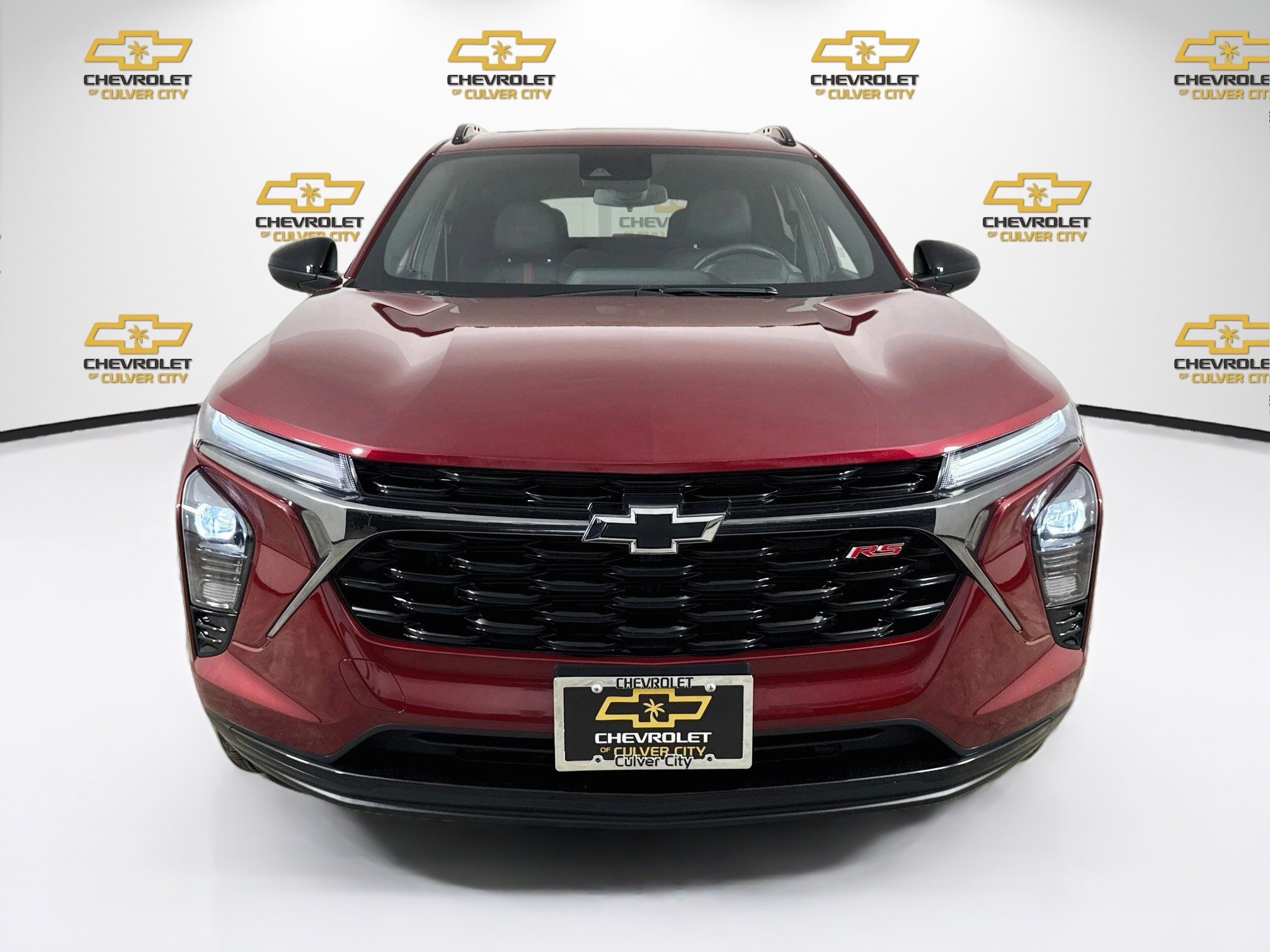 Used 2025 Chevrolet Trax RS w/ Sunroof Package FWD image 2