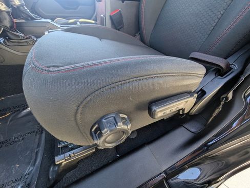 Used 2021 Jeep Wrangler Unlimited Rubicon w/ Xtreme Recon 35" Tire Package image 16