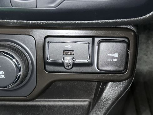 Used 2020 Jeep Renegade Limited w/ UConnect 8.4 Nav Group AWD/4WD image 39