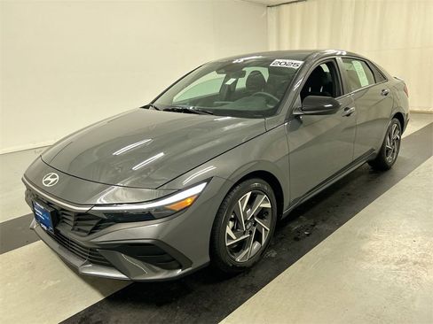 Used 2025 Hyundai Elantra Sport image 5