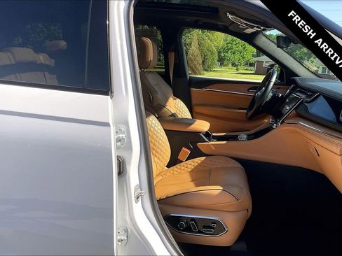 Used 2022 Jeep Grand Cherokee Summit AWD/4WD image 6