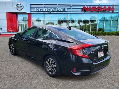 Used 2018 Honda Civic EX image 3
