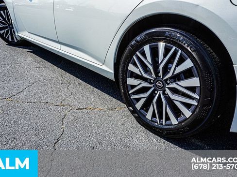 Used 2025 Nissan Altima 2.5 SV FWD image 15