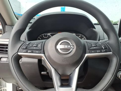Used 2024 Nissan Altima 2.5 SV FWD image 25