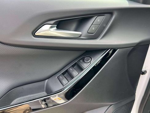 Used 2026 Chevrolet Equinox LT w/ Safety and Technology Package FWD image 18