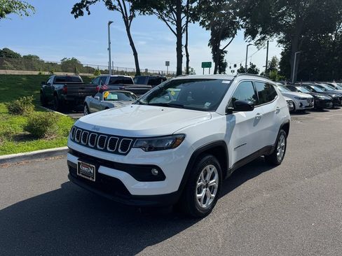 Used 2025 Jeep Compass Latitude AWD/4WD image 7