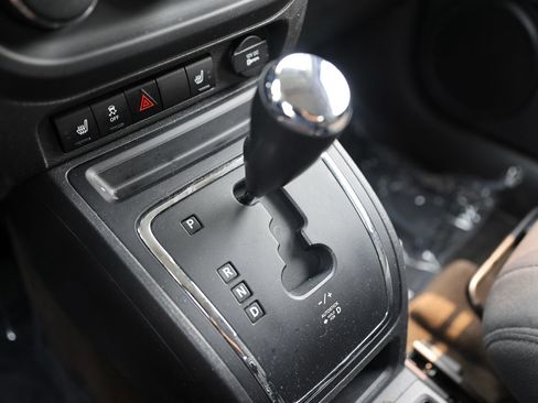 Used 2014 Jeep Patriot Latitude AWD/4WD image 25