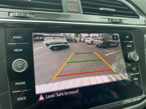 Used 2024 Volkswagen Tiguan SE w/ Panoramic Sunroof Package AWD/4WD image 20