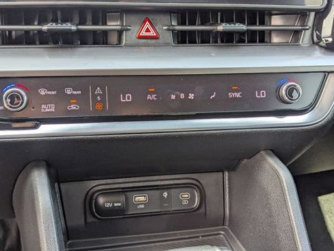 Used 2024 Kia Sportage EX FWD image 25