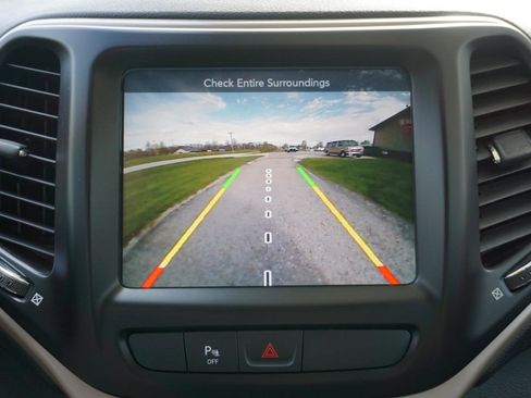 Used 2018 Jeep Cherokee Limited w/ High Altitude Package AWD/4WD image 14