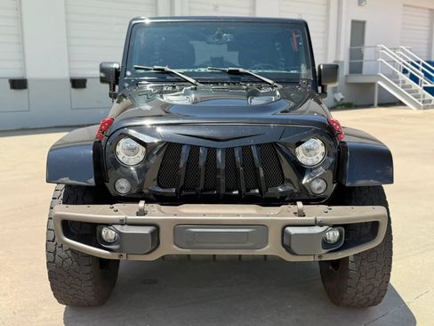 Used 2017 Jeep Wrangler Unlimited Sahara AWD/4WD image 3