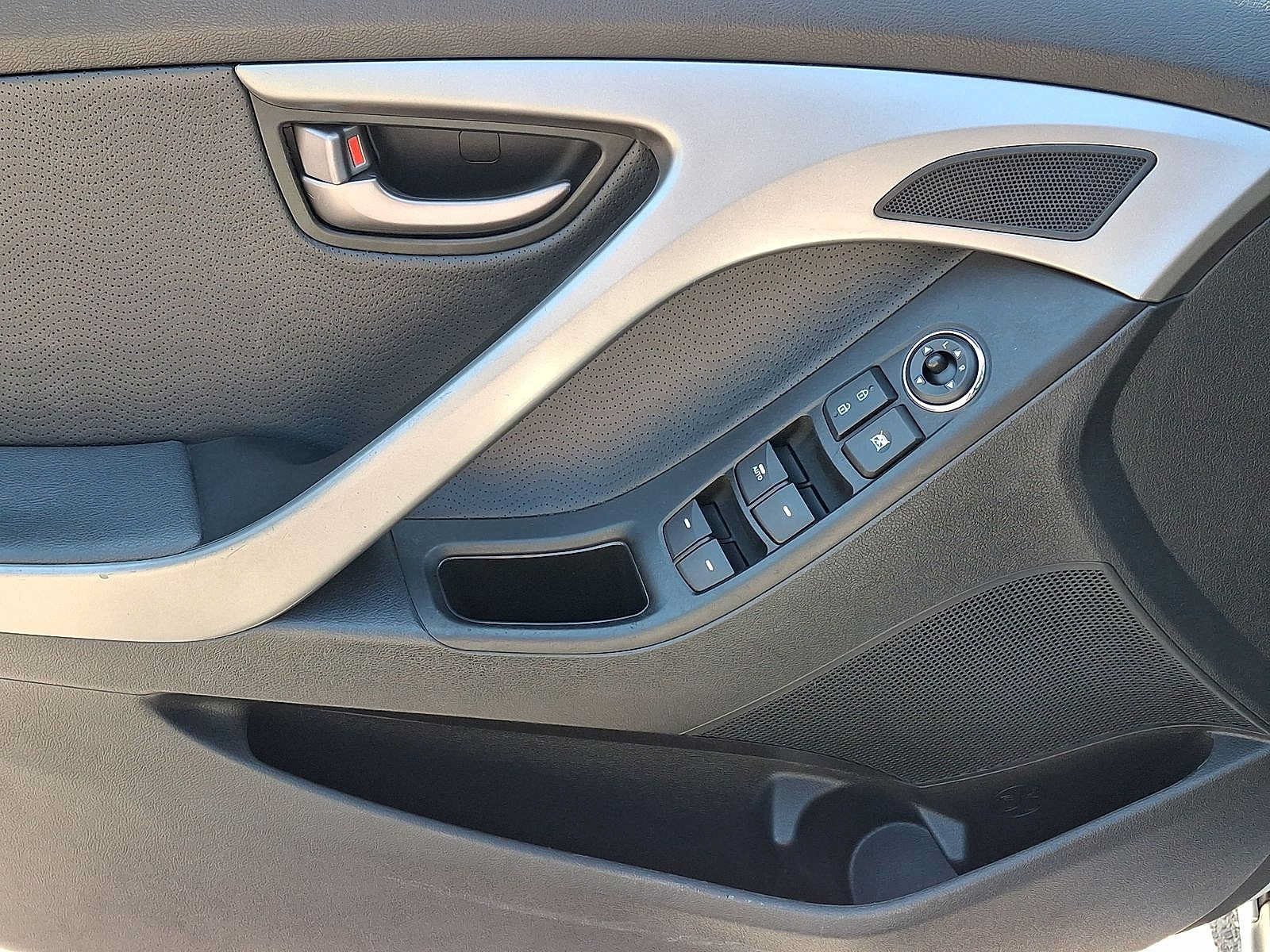 Used 2012 Hyundai Elantra Limited FWD image 16