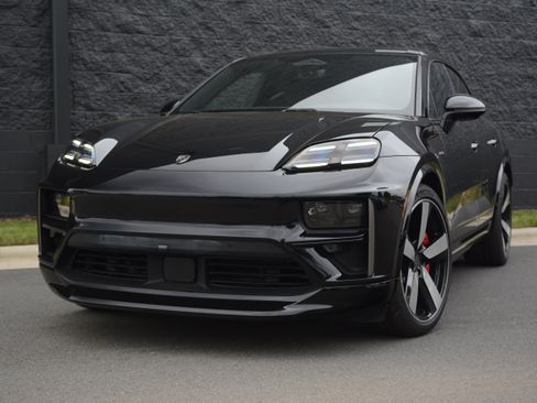 Certified 2025 Porsche Macan Turbo Electric AWD/4WD image 1