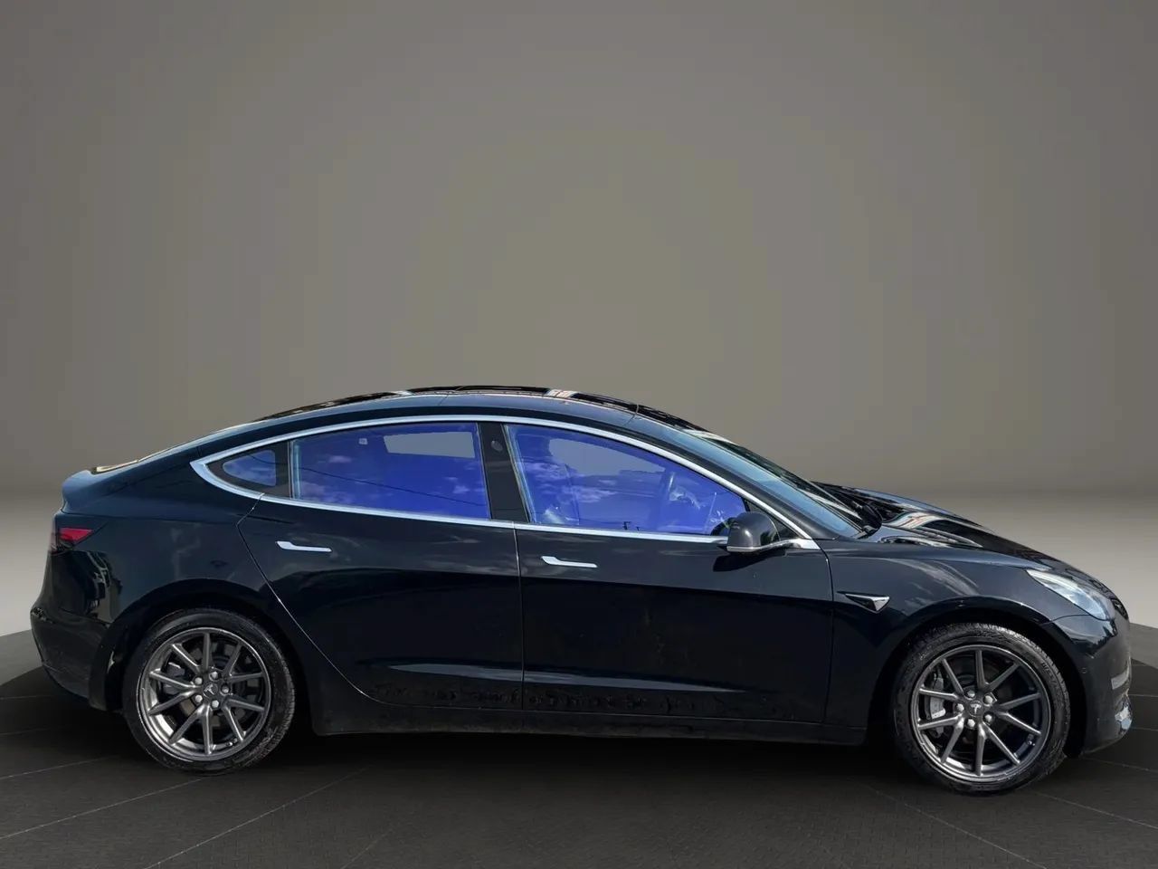 Used 2018 Tesla Model 3 Long Range RWD image 7