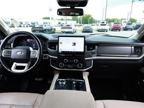 Used 2024 Ford Expedition XLT RWD image 31