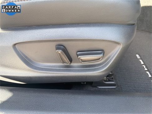 Used 2019 Toyota Camry XLE image 15