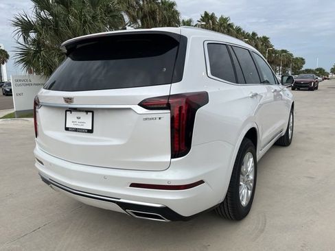 New 2025 Cadillac XT6 Luxury image 5