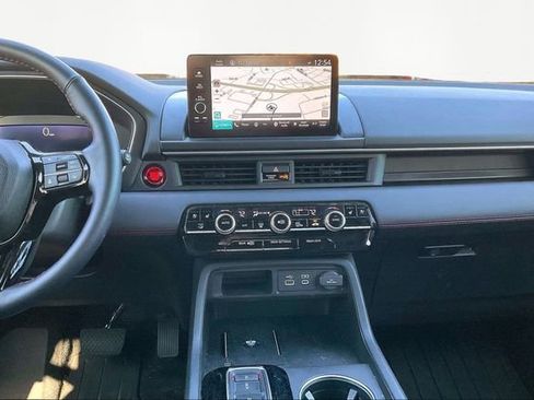 Used 2025 Honda Pilot Black Edition image 9