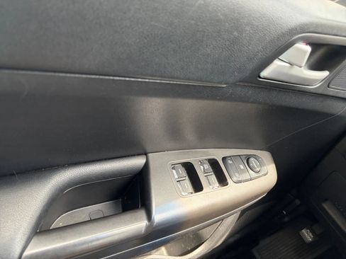 Used 2018 Kia Sportage LX FWD image 17