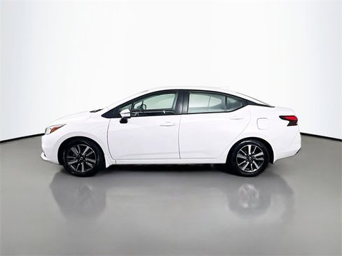 Used 2021 Nissan Versa SV image 6