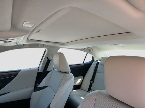 Used 2025 Lexus ES 350 w/ Premium Package image 26