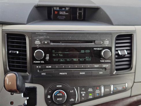 Used 2012 Toyota Sienna XLE image 16