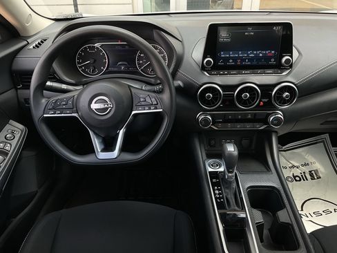 Used 2025 Nissan Sentra SV FWD image 11