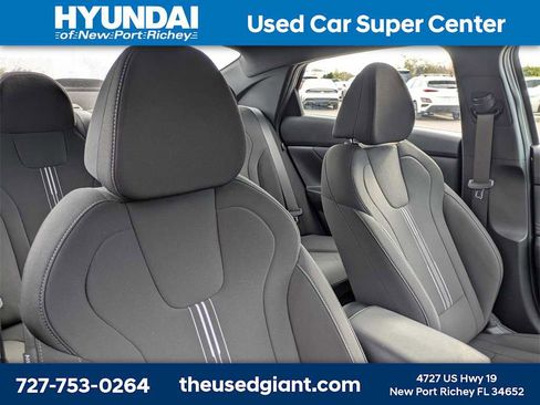 Used 2025 Hyundai Elantra Sport image 6