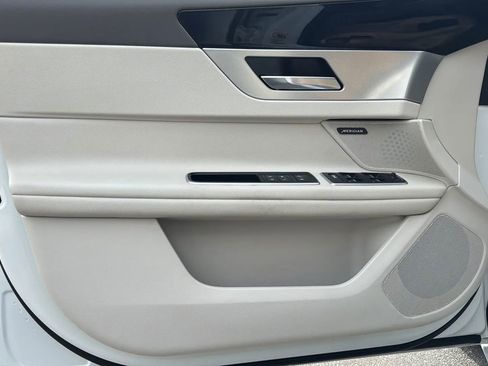 Used 2017 Jaguar XF Premium RWD image 16