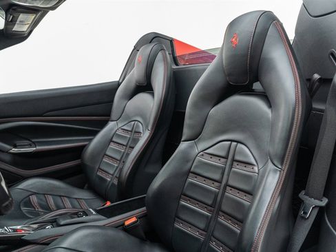 Used 2022 Ferrari F8 Tributo image 27