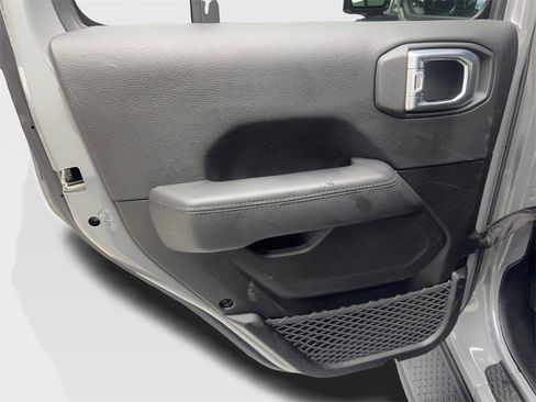 Used 2023 Jeep Wrangler Altitude image 35