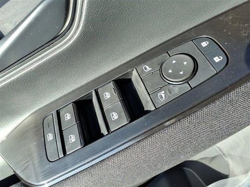 New 2026 Nissan Kicks S image 18