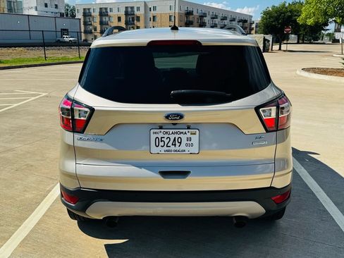 Used 2017 Ford Escape SE w/ Equipment Group 201A FWD image 9