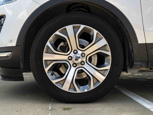 Used 2018 Ford Explorer Platinum AWD/4WD image 14