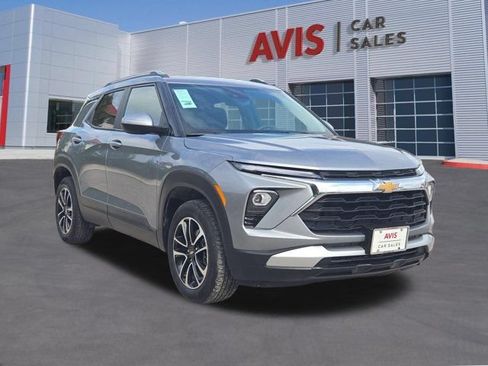 Used 2025 Chevrolet TrailBlazer LT AWD/4WD image 3